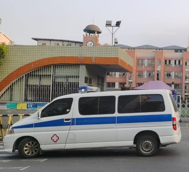 淳安救护车出租护送骨折病人一公里多少钱